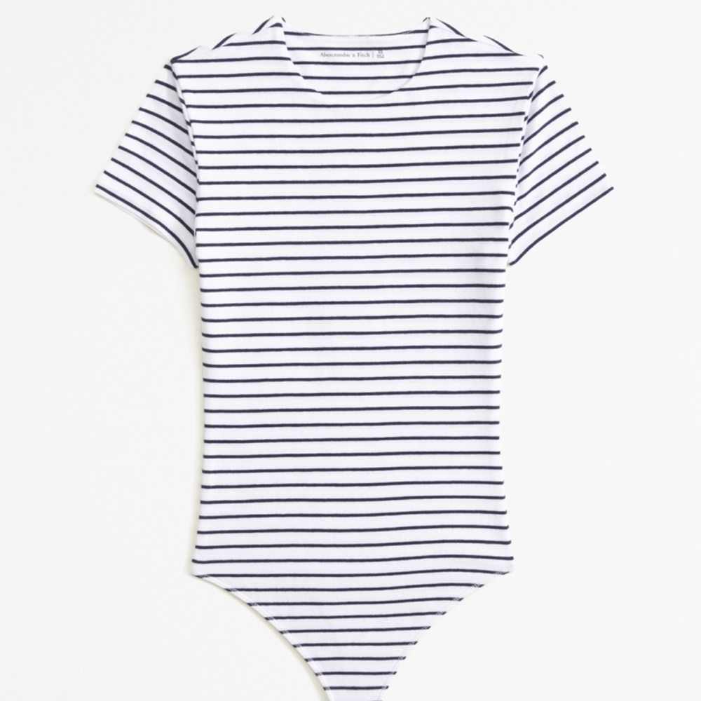 NWOT- Cotton-blend seamless fabric tee bodysuit. Abercrombie & Fitch. M TALL.